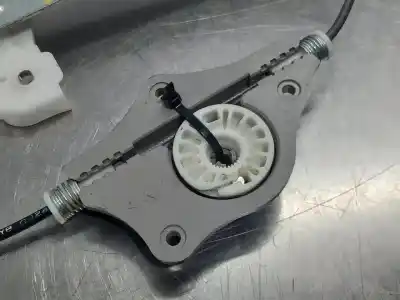 Second-hand car spare part rear left window regulator for kia stonic (ybcuv) black edition oem iam references 