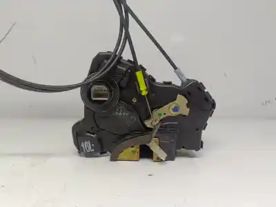 Second-hand car spare part left front door lock for toyota corolla (e12) 2.0 d-4d linea terra berlina oem iam references   esta n1.z1.26.1.bajo