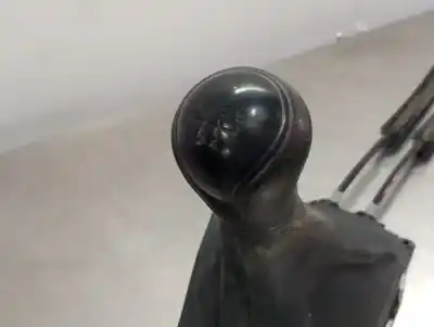 Pezzo di ricambio per auto di seconda mano leva del cambio per seat ibiza (kj1) reference riferimenti oem iam 2q0711049j