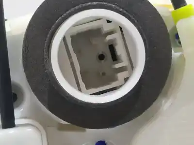 Second-hand car spare part rear right door lock for toyota yaris active oem iam references   n1.z1.26.2.b