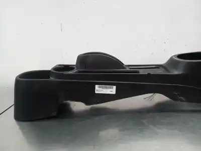Peça sobressalente para automóvel em segunda mão apoio de braço consola central por toyota yaris active referências oem iam 