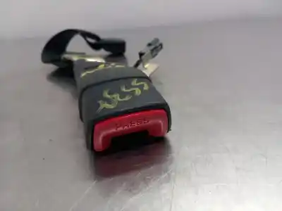 İkinci el araba yedek parçası ARKA SAG KEMER KANCA için TOYOTA YARIS Active OEM IAM referansları 07688  