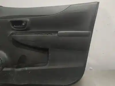 Peça sobressalente para automóvel em segunda mão forra / revestimento da porta dianteira direita por toyota yaris active referências oem iam 