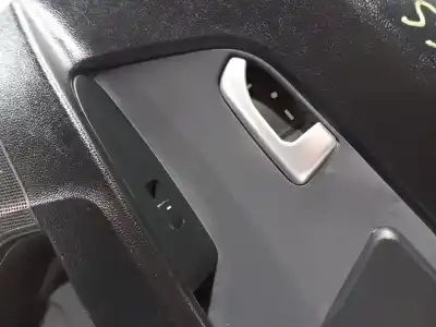 Peça sobressalente para automóvel em segunda mão forra / revestimento da porta traseira direita por kia sportage emotion 4x2 referências oem iam 