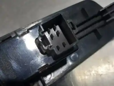 Second-hand car spare part RIGHT FRONT POWER WINDOW SWITCH for SSANGYONG REXTON  OEM IAM references 8584008000  N1.Z1.18.1