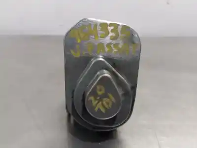 Pezzo di ricambio per auto di seconda mano scatola della farfalla per volkswagen passat b6 variant (3c5) 2.0 tdi 16v riferimenti oem iam 038128063m  n1.z2.3.12.3