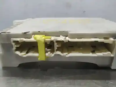 Second-hand car spare part fuse box unit for toyota yaris active oem iam references 8273052f80