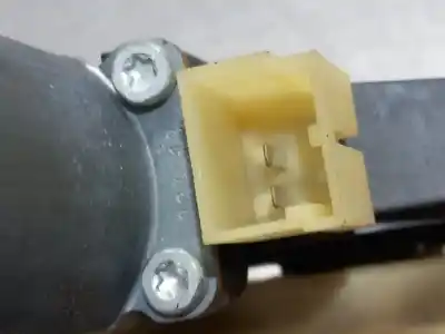 Peça sobressalente para automóvel em segunda mão elevador de vidros dianteiro direito por audi a3 (8vk) design edition referências oem iam 8v3837462a  