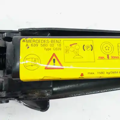 Pièce détachée automobile d'occasion cric hydraulique pour mercedes-benz vito - basic, combi (bm 639) 111 cdi compacto (639.601) références oem iam a6395800218  
