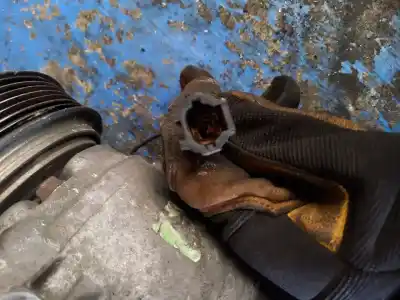 Second-hand car spare part air conditioning compressor for renault maxity 130 dxi oem iam references zd30  