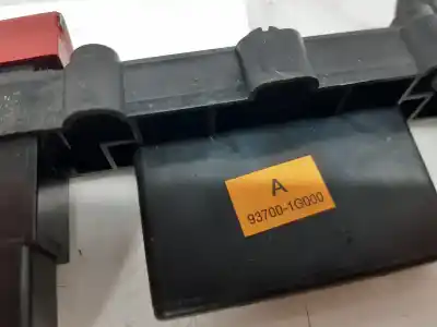 Second-hand car spare part hazard warning lights for kia rio 1.5 crdi ex2 oem iam references 937001g000