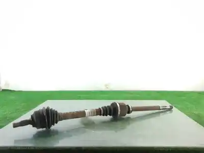 Recambio de automóvil de segunda mano de TRANSMISION DELANTERA DERECHA para CITROEN C4 PICASSO  referencias OEM IAM 9637117880  