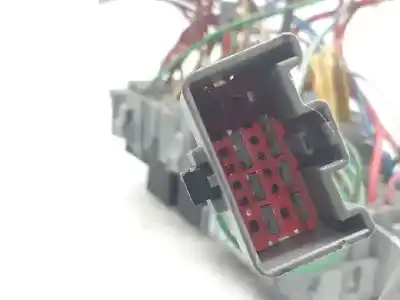 Second-hand car spare part fuse box unit for volvo xc70 ii (136) d5 awd oem iam references 30656936