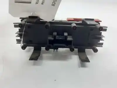 Second-hand car spare part hazard warning lights for renault megane ii sedán (lm0/1_) 1.5 dci (lm0f, lm0t, lm2b) oem iam references 8200095493