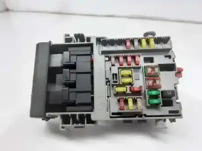 Second-hand car spare part fuse box unit for opel insignia a sedán (g09) 2.0 cdti (69) oem iam references 13222786  