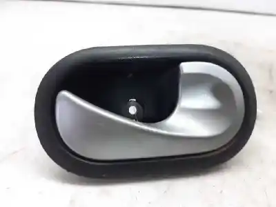 Peça sobressalente para automóvel em segunda mão puxador interior dianteiro direito por renault clio iii confort dynamique referências oem iam 8200310580
