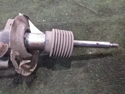 Автозапчасти б/у ПЕРЕДНЯЯ ПРАВАЯ КУЛАЧКА за RENAULT MEGANE II BERLINA 5P  ссылки OEM IAM 8200297033  