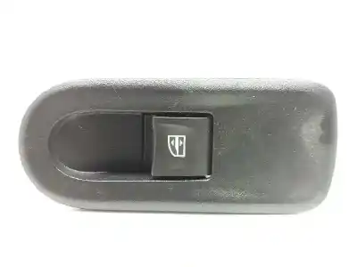 Peça sobressalente para automóvel em segunda mão botão / interruptor elevador vidro traseiro direito por dacia duster ii prestige 109 cv / 80 kw referências oem iam 8200467835