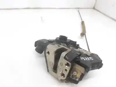 Second-hand car spare part left front door lock for toyota corolla (e12) 2.0 d-4d linea luna berlina oem iam references 6904012510