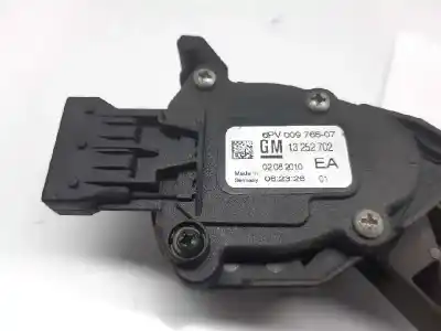 Second-hand car spare part accelerator pedal for opel astra j (p10) 2.0 cdti (68) oem iam references 13252702  