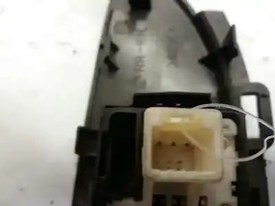 Peça sobressalente para automóvel em segunda mão botão / interruptor elevador vidro traseiro direito por toyota prius (nhw30) plug-in hybrid advance referências oem iam 8723f0d  