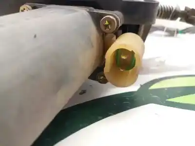 Second-hand car spare part passenger side right window regulator for renault clio ii fase i (b/cbo) 1.2 oem iam references 014545  