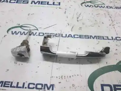 Second-hand car spare part EXTERIOR RIGHT FRONT DOOR HANDLE for TOYOTA HILUX (KUN)  OEM IAM references 6921012260  