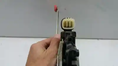 Автозапчастина б/у РЕГУЛЯТОР СКЛА ЗАДНЬОГО ПРАВОГО для MITSUBISHI L 200  Посилання на OEM IAM MN182404  