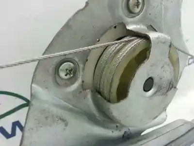 Second-hand car spare part passenger side right window regulator for dacia duster 1.5 dci diesel fap cat oem iam references 8200733828  