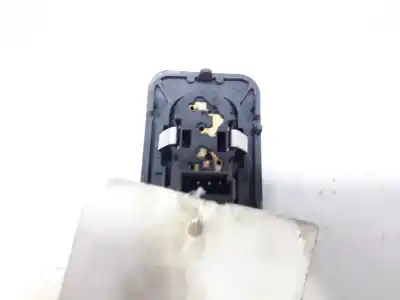 Peça sobressalente para automóvel em segunda mão botão / interruptor elevador vidro dianteiro direito por opel corsa c (x01) 1.0 (f08, f68) referências oem iam 0801024
