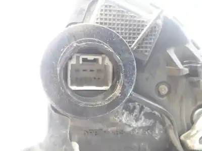 Peça sobressalente para automóvel em segunda mão fechadura da porta dianteira esquerda por toyota avensis (_t25_) 2.2 d-cat (adt251_) referências oem iam 6904002152