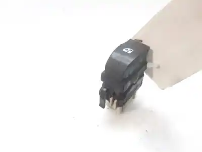 Second-hand car spare part right front power window switch for renault clio ii fase ii (b/cb0) expression oem iam references 8200060046  