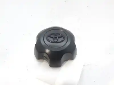 Second-hand car spare part hub caps for toyota hilux viii 2.4 d oem iam references 4260b0k100  