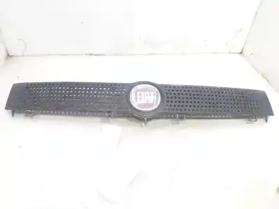 Pezzo di ricambio per auto di seconda mano GRIGLIA ANTERIORE per FIAT PANDA (169)  Riferimenti OEM IAM 735314236  