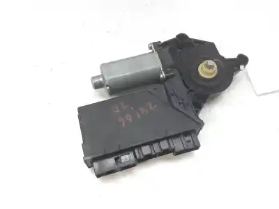 Pièce détachée automobile d'occasion MOTEUR LÈVE VITRE ARRIÈRE DROITE pour AUDI A4 B6 (8E2)  Références OEM IAM 8E0959802E  