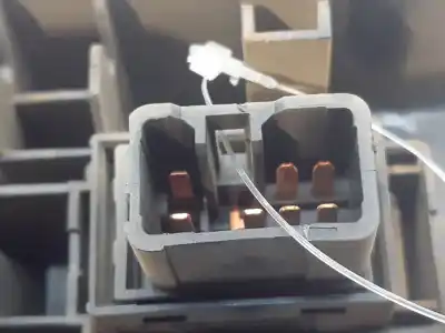 Peça sobressalente para automóvel em segunda mão botão / interruptor elevador vidro traseiro esquerdo por kia sorento (bl) (2002->) 2.5 crdi referências oem iam 935803e070cy