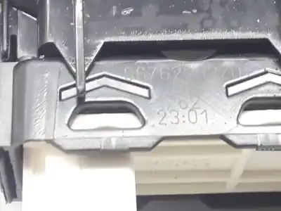 Peça sobressalente para automóvel em segunda mão BOTÃO / INTERRUPTOR ELEVADOR VIDRO TRASEIRO DIREITO por CITROEN C3 III (SX)  Referências OEM IAM 96762292ZD  