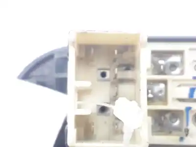 Peça sobressalente para automóvel em segunda mão botão / interruptor elevador vidro traseiro direito por hyundai trajet (fo) 2.0 crdi gls referências oem iam 935853a100