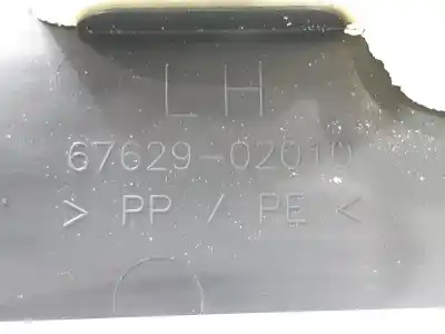 Peça sobressalente para automóvel em segunda mão forra / revestimento da porta dianteira esquerda por toyota auris active referências oem iam 6762902010