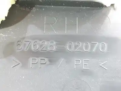 Peça sobressalente para automóvel em segunda mão forra / revestimento da porta dianteira direita por toyota auris active referências oem iam 6762802070