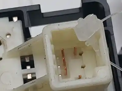 Peça sobressalente para automóvel em segunda mão botão / interruptor elevador vidro traseiro direito por toyota auris active referências oem iam 848100d030