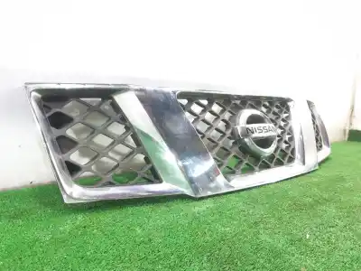 Second-hand car spare part front grille for nissan navara pick-up (d40m) double cab se 4x4 oem iam references 62310eb00a  