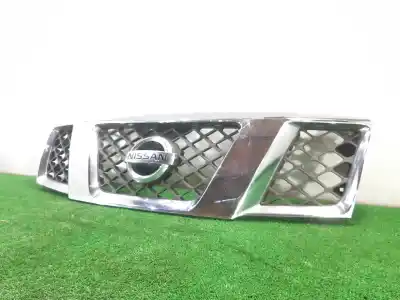Second-hand car spare part front grille for nissan navara pick-up (d40m) double cab se 4x4 oem iam references 62310eb00a  