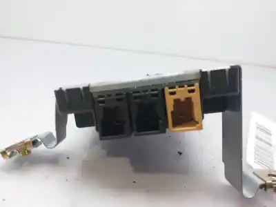 Second-hand car spare part antenna amplifier for audi a3 (8p) 2.0 tdi ambiente oem iam references 8p3035225  