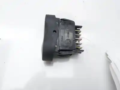 Second-hand car spare part right front power window switch for dacia duster laureate 4x2 oem iam references 8200602227  