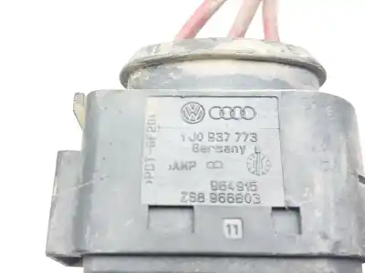 Pièce détachée automobile d'occasion boîtes à fusibles pour volkswagen golf iv berlina (1j1) highline références oem iam 1j0937550aa  