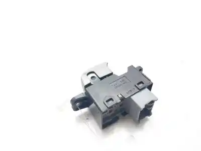 Peça sobressalente para automóvel em segunda mão botão / interruptor elevador vidro traseiro direito por ssangyong tivoli premium 4x2 referências oem iam 8585035000  