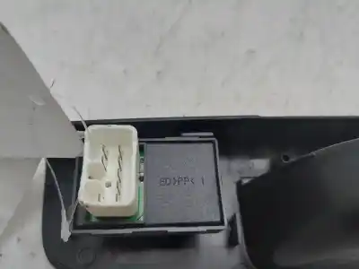 Автозапчастина б/у управління склами задніх правіх для kia ceed (ed) 2.0 emotion посилання на oem iam 823611h000  