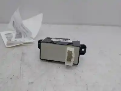 Автозапчастина б/у передній правий віконний вимикач для kia carens iv 1.7 crdi посилання на oem iam 93575a4020