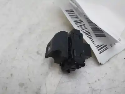 Pièce détachée automobile d'occasion COMMANDE DE LÈVE VITRE AVANT DROIT pour RENAULT SCENIC II  Références OEM IAM 809600018R   Pièce détachée automobile d'occasion COMMANDE DE LÈVE VITRE AVANT DROIT pour RENAULT SCENIC II  Références OEM IAM 809600018R